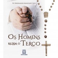 Os homens rezam o terço - Com o terço
