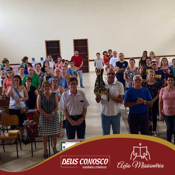 Padre Mauro Vilela, C.Ss.R. e os participantes da forma&ccedil;&atilde;o na Par&oacute;quia Sagrado Cora&ccedil;&atilde;o de Jesus em Taubat&eacute;/SP