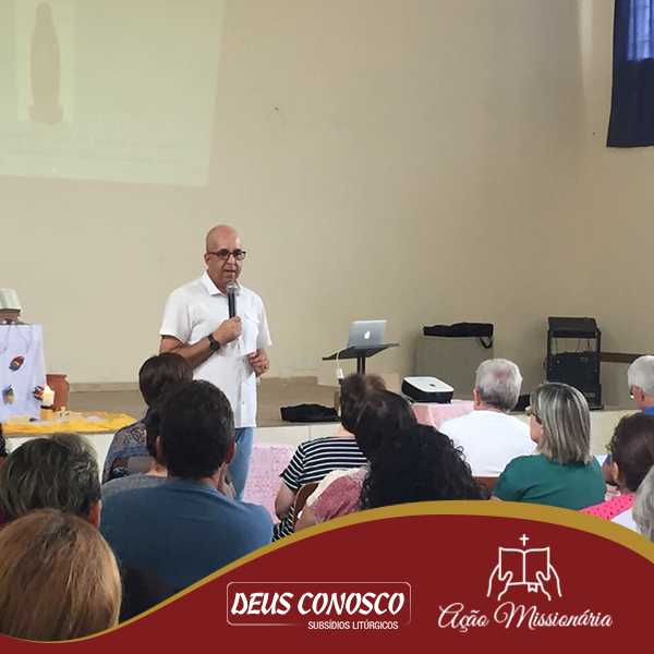 Padre Mauro Vilela, C.Ss.R., ministrando a forma&ccedil;&atilde;o sobre Nossa Senhora Aparecida